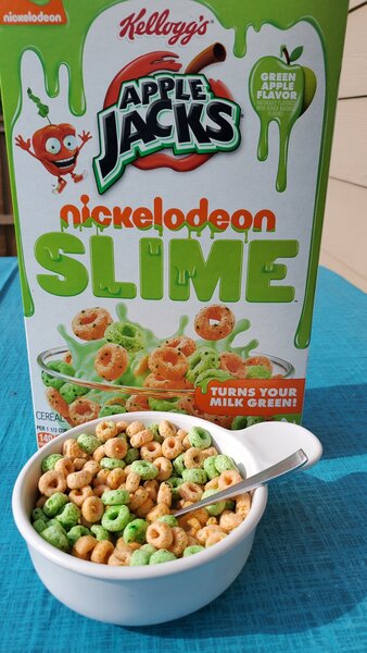 Kellogg Apple Jacks Nickelodeon slime in a bowl